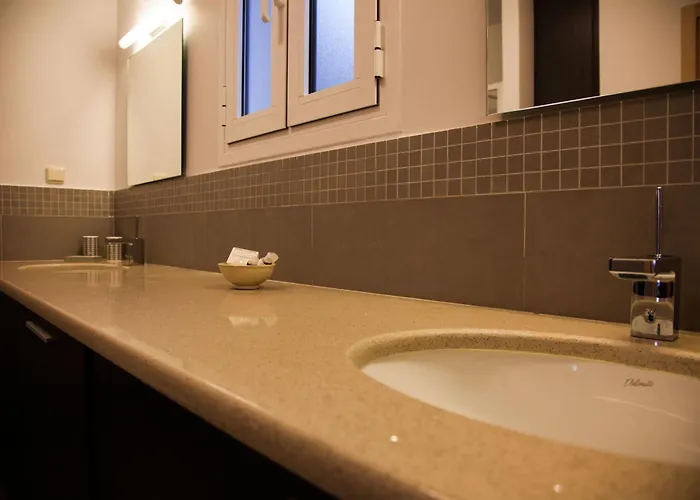 La Casa Bianca Skineas