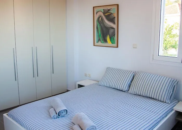 La Casa Bianca Skineas